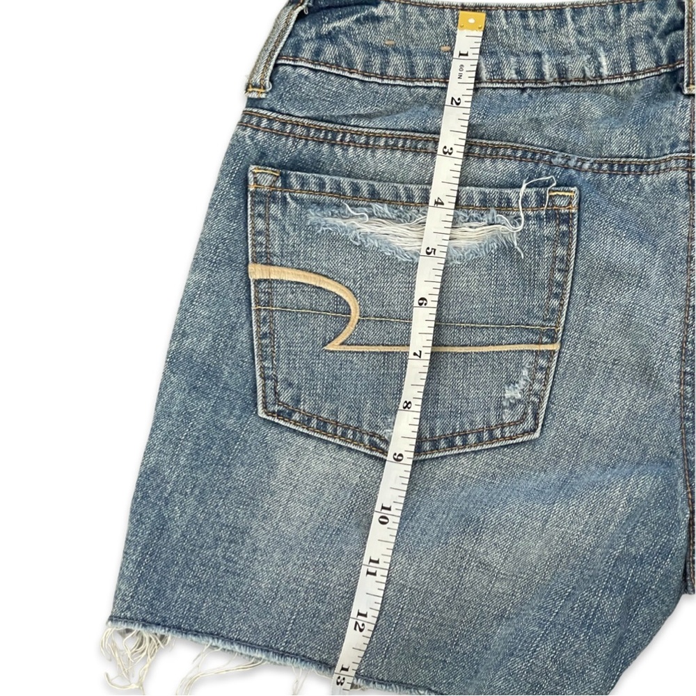 LIKE NEW || AMERICAN EAGLE Midi No Stretch Low Rise Distressed Denim Shorts || 8 - Picture 10 of 12